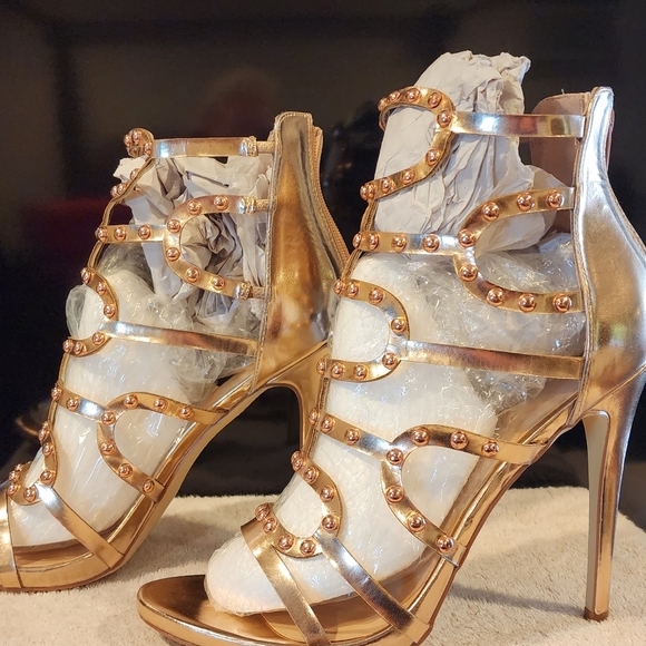 Heels - Picture 3 of 6